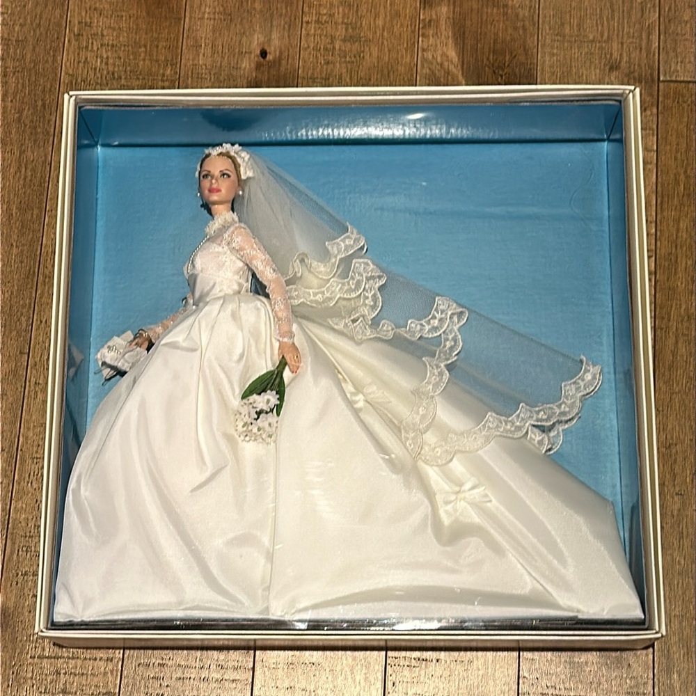 New in Box Grace Kelly The Bride Genuine Silkstone body Barbie collector